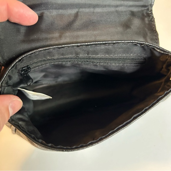 Kenneth Cole Reaction | Wooster Street Flap | Crossbody Purse | Black - Picture 7 of 12